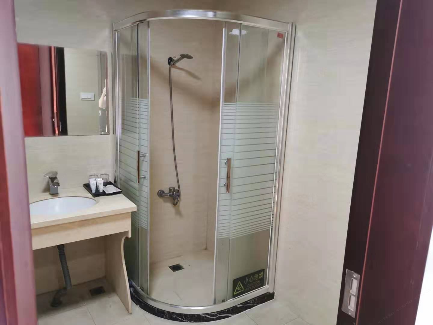 豪华三人间