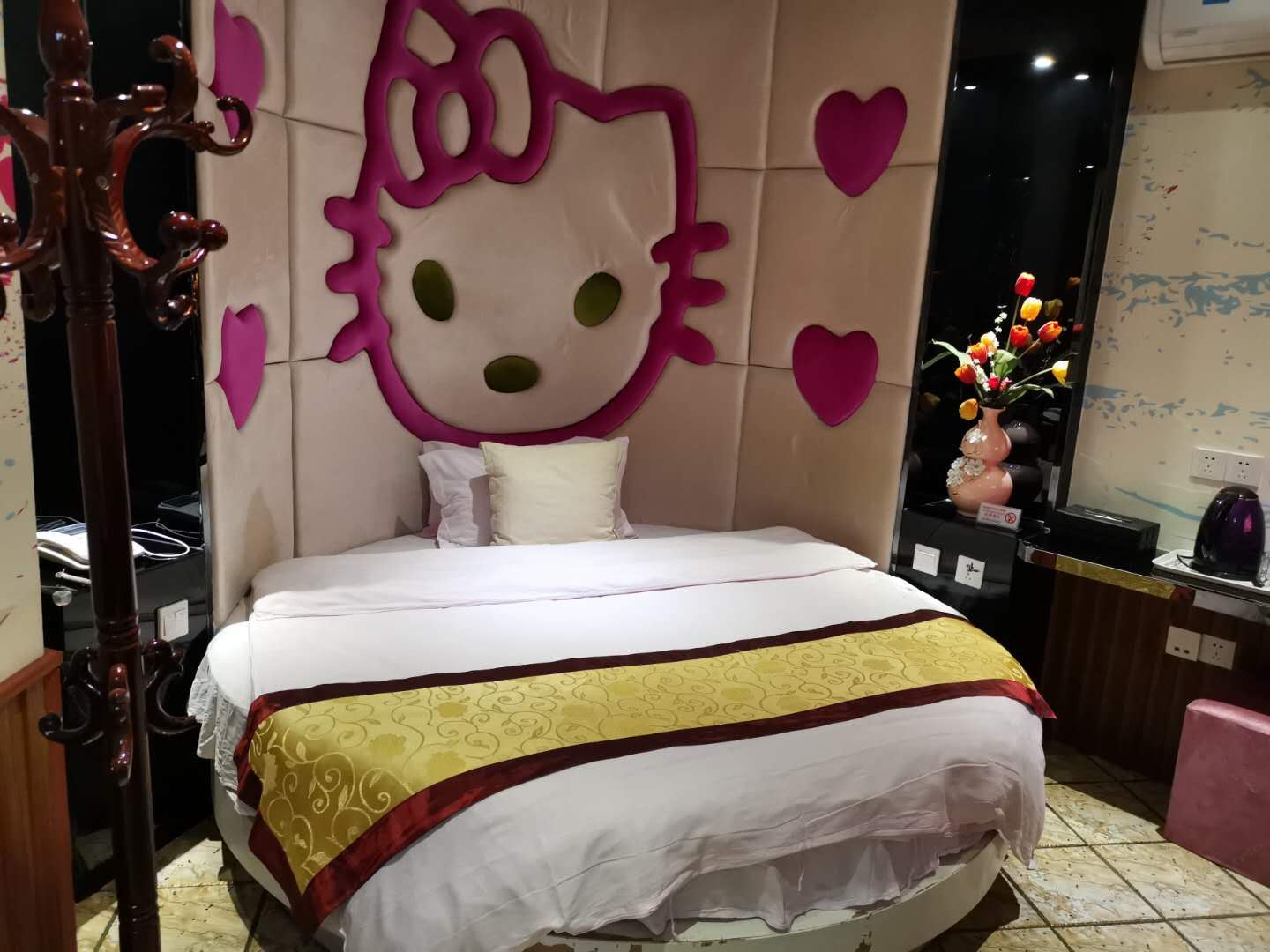 豪华圆床房
