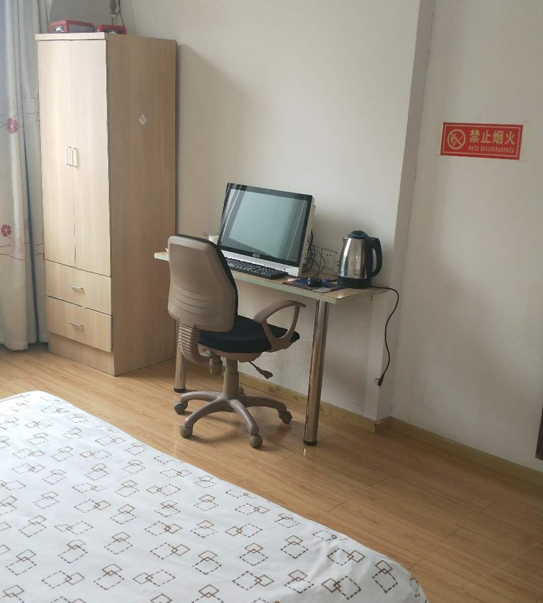 电脑大床房
