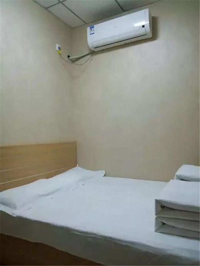 普通大床间(公共卫浴)