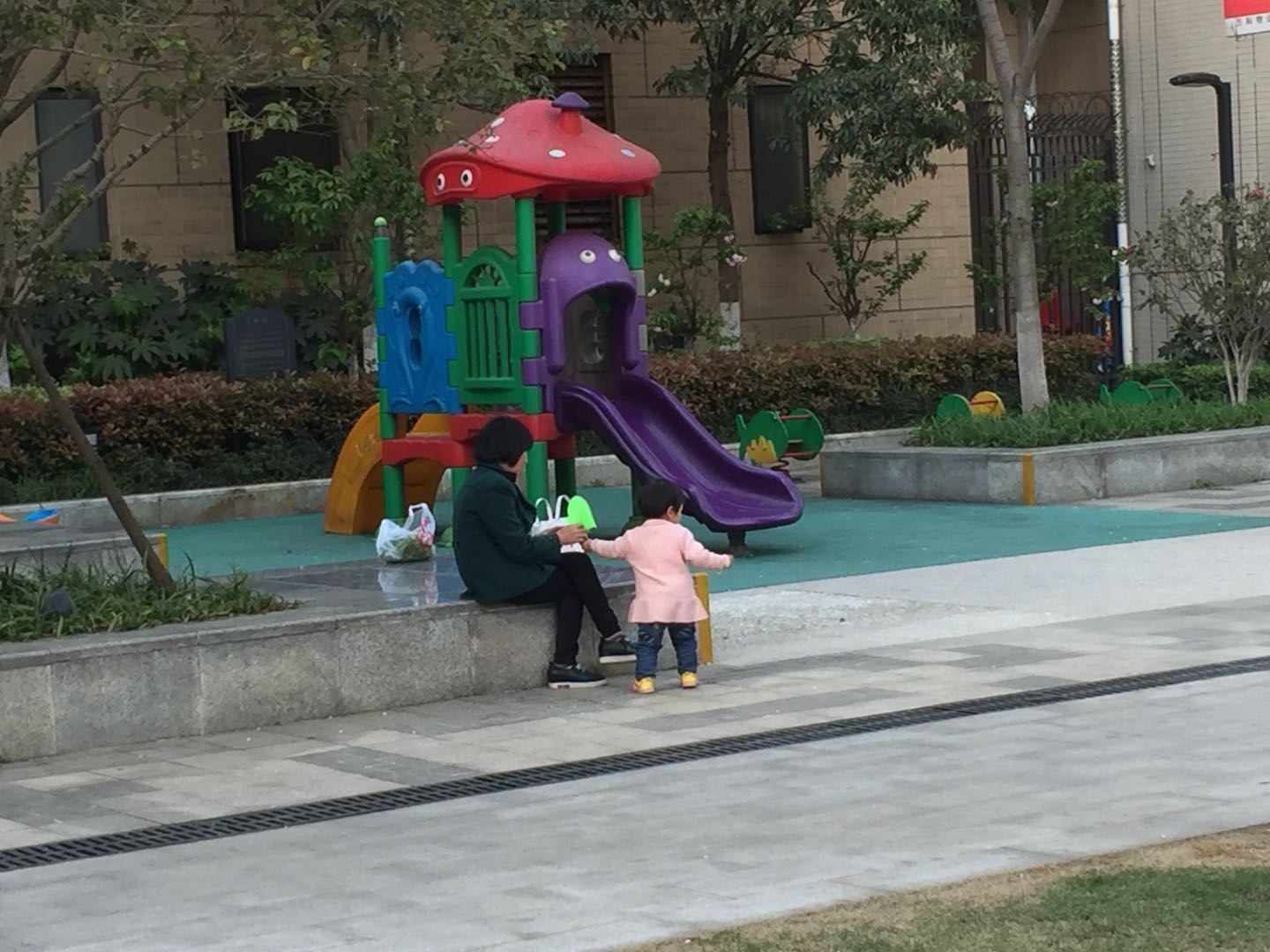 健身娱乐设施