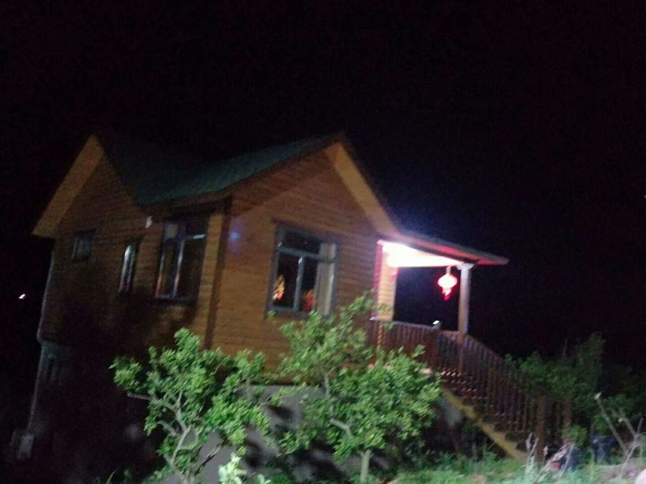 两房一厅独栋山景木屋别墅