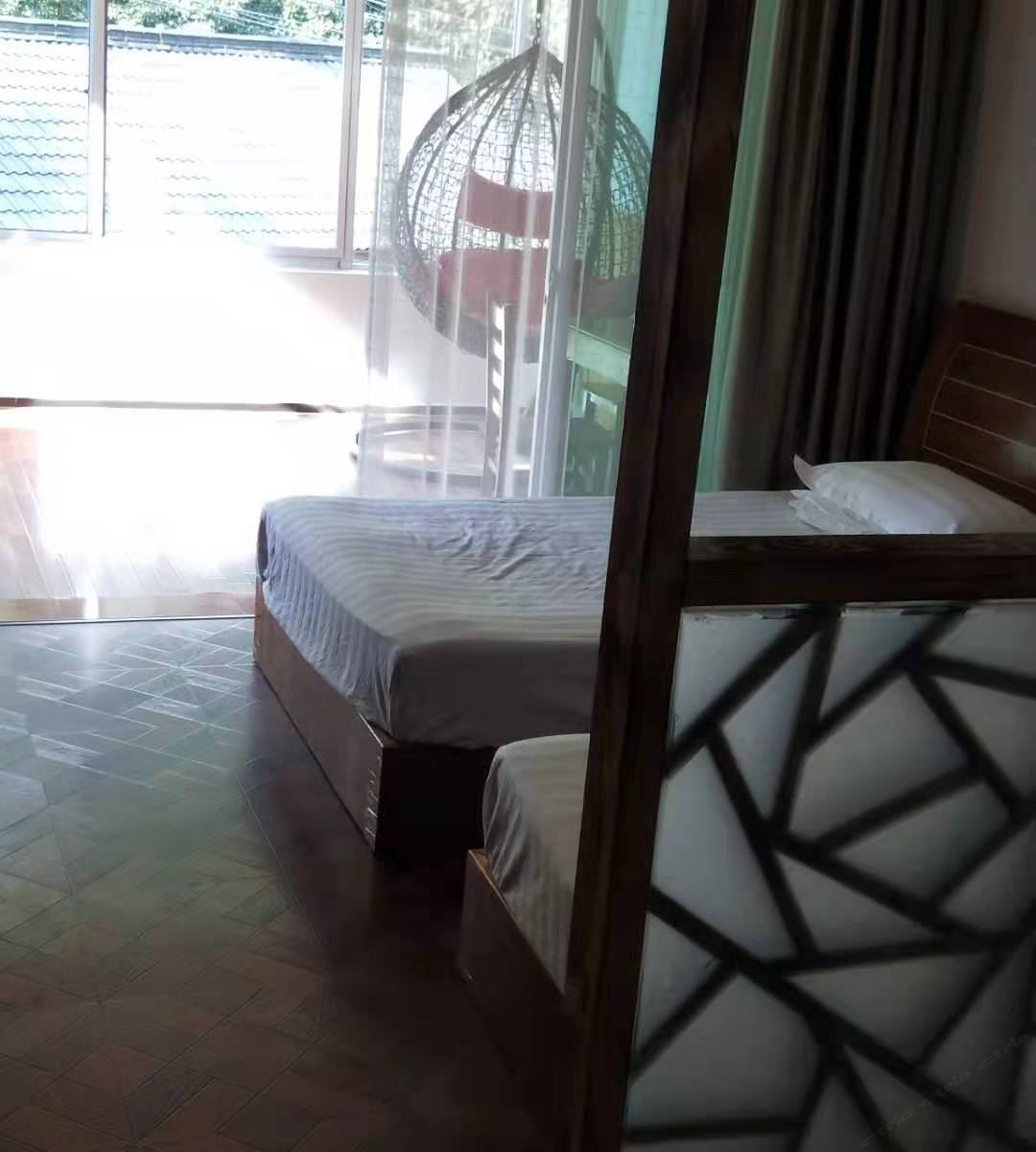 阳台双床房