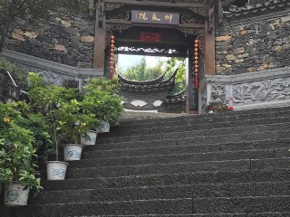 云南香格里拉旅行團(tuán)_云南香格里拉自由游價(jià)格多少_現(xiàn)在到云南香格里拉旅游多少錢