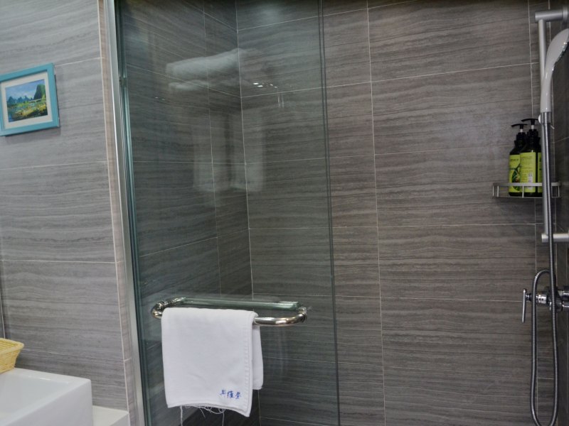 hotelPic