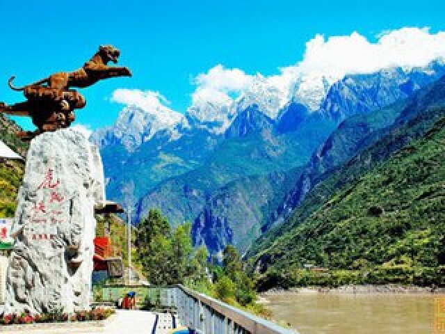 云南旅游+香格里拉+虎跳峡长江一湾+属都湖+普达措2日1晚半自由跟团游 ★纯玩*无购物★赠藏民歌舞土司宴★氧气★防寒服★含保险★安心休闲纯玩游(当地参团)