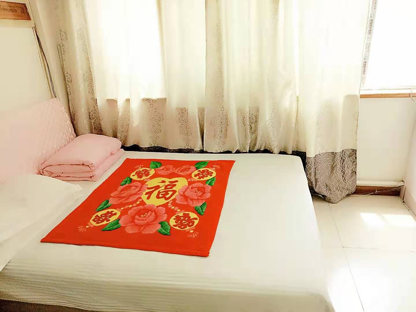 阳光温馨大床房