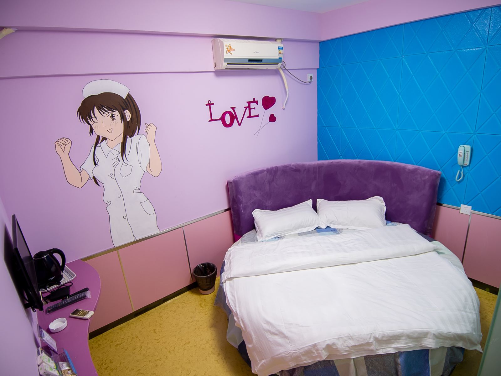 浪漫圆床房