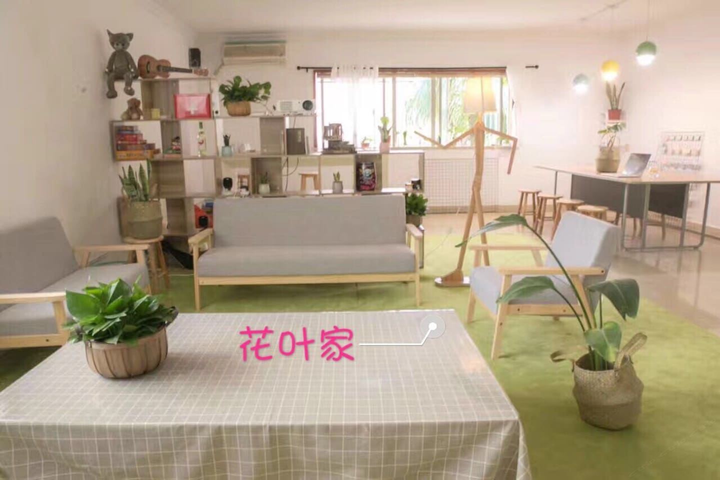 女生粉色四人床位间(床位)
