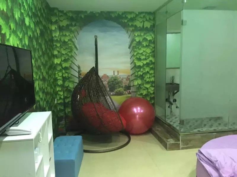 绿色空间圆床情趣房
