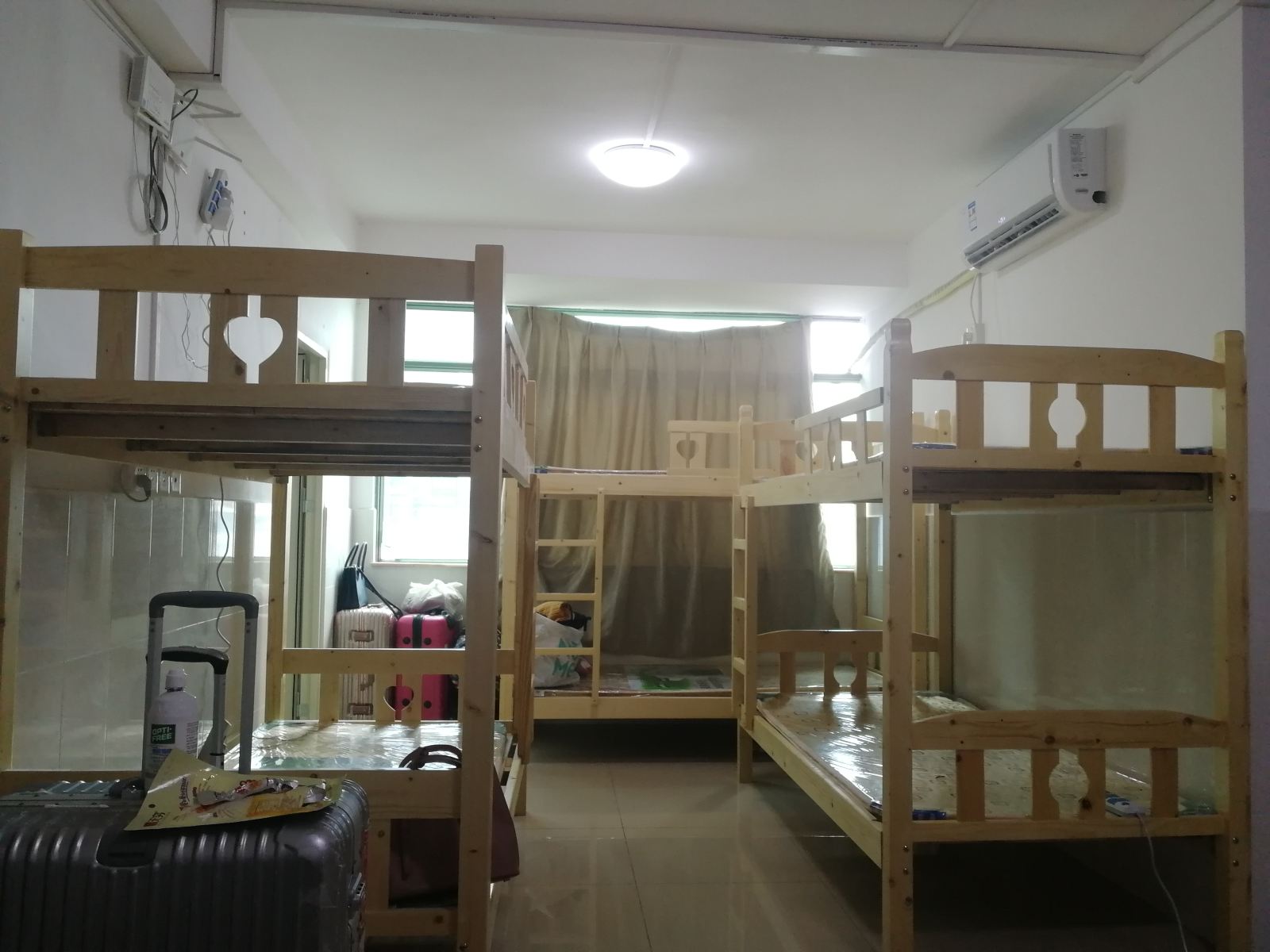舒服6人间(床位)(公共卫浴)