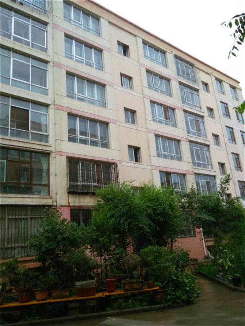 新美家庭公寓(西宁三号店)