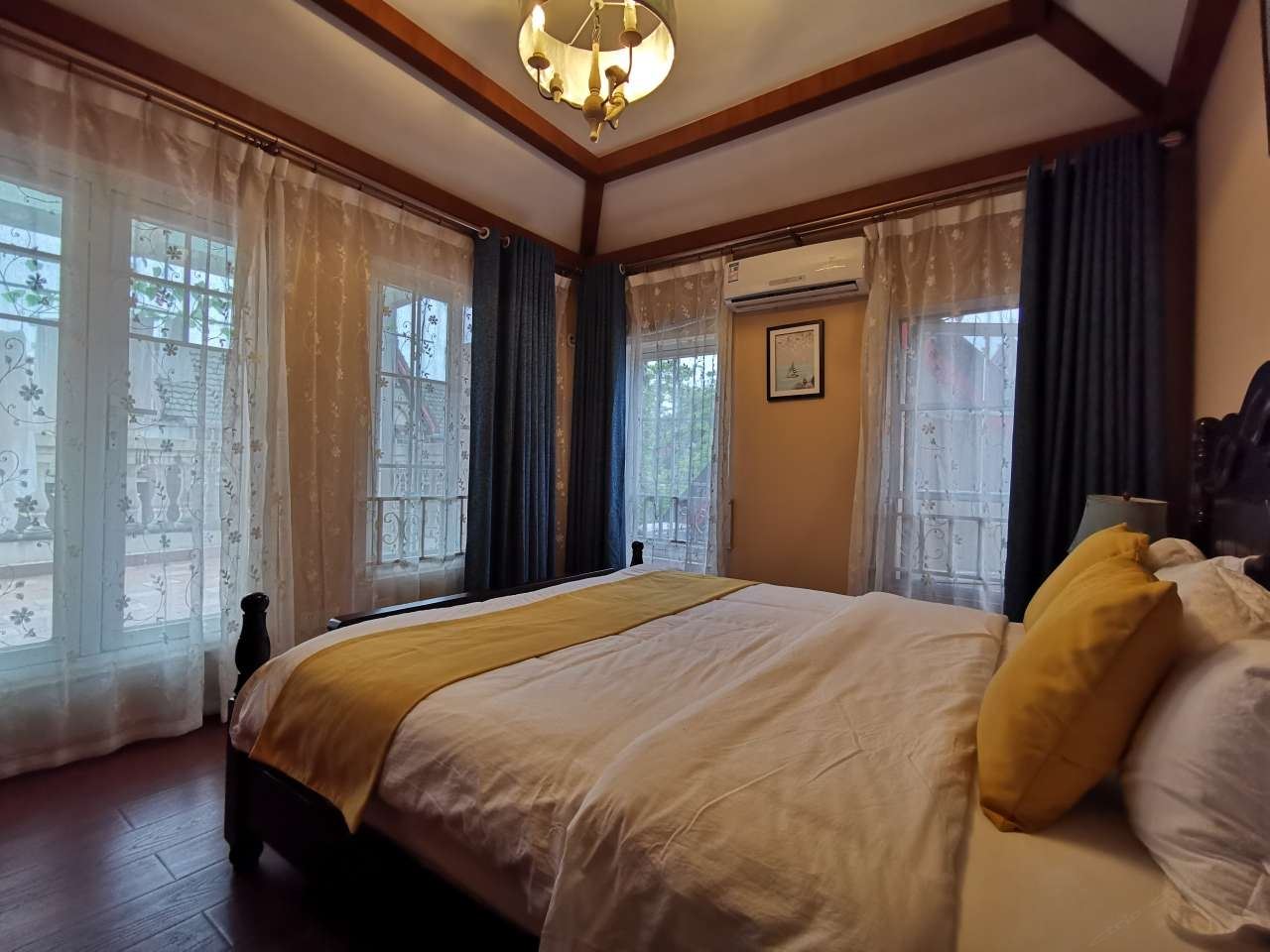 雅致三卧花园山景套房
