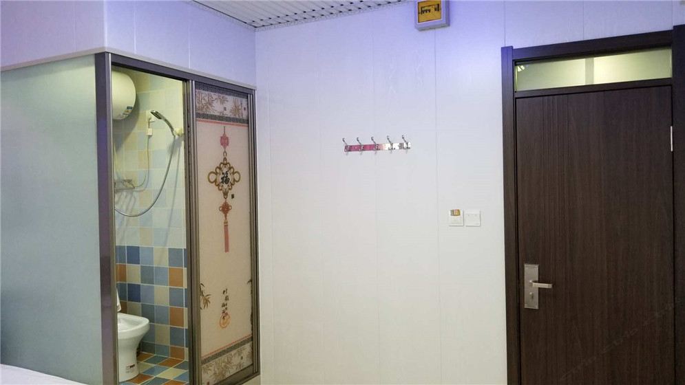 阳光大床房