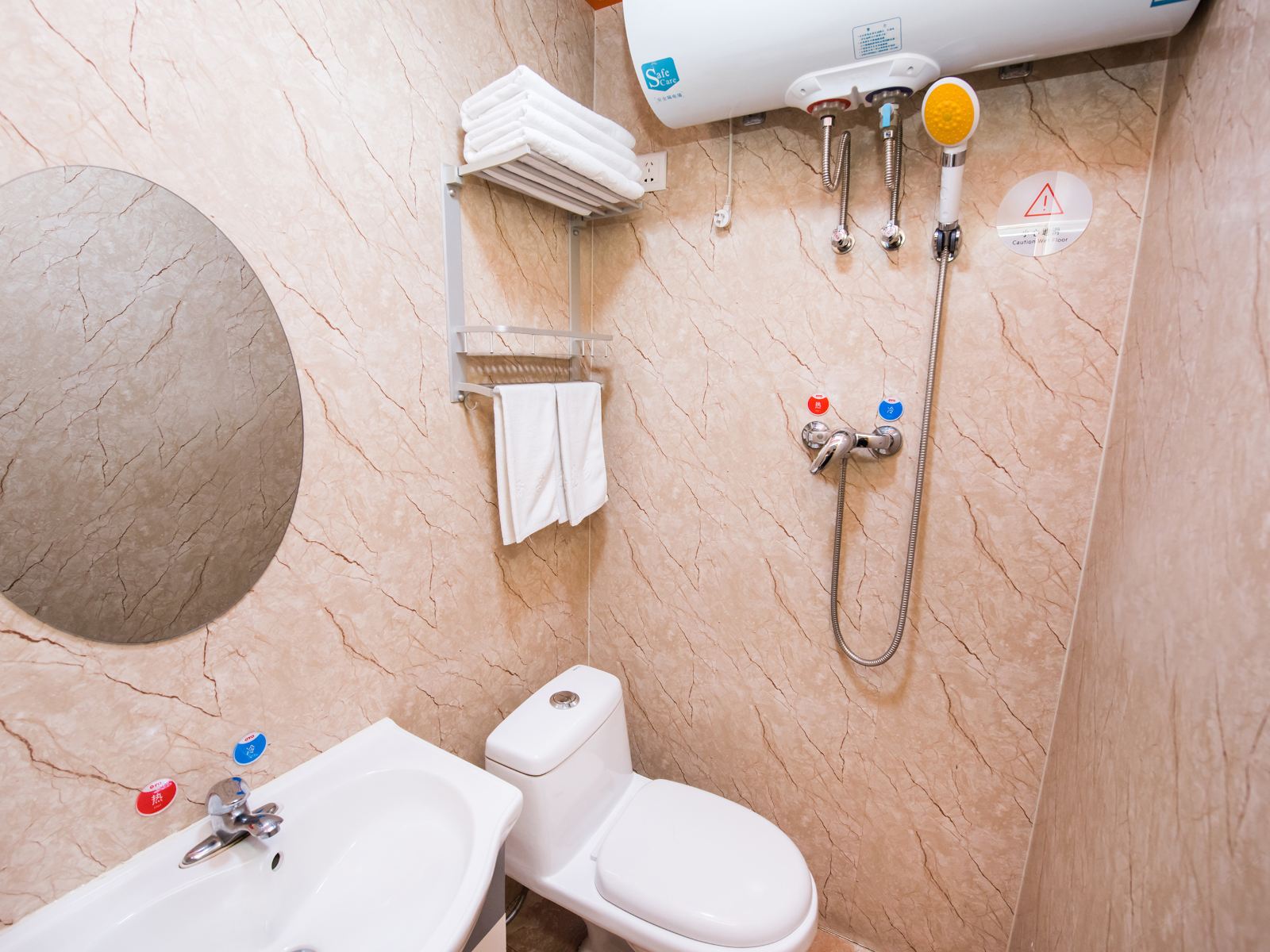 特惠三人间(无窗)