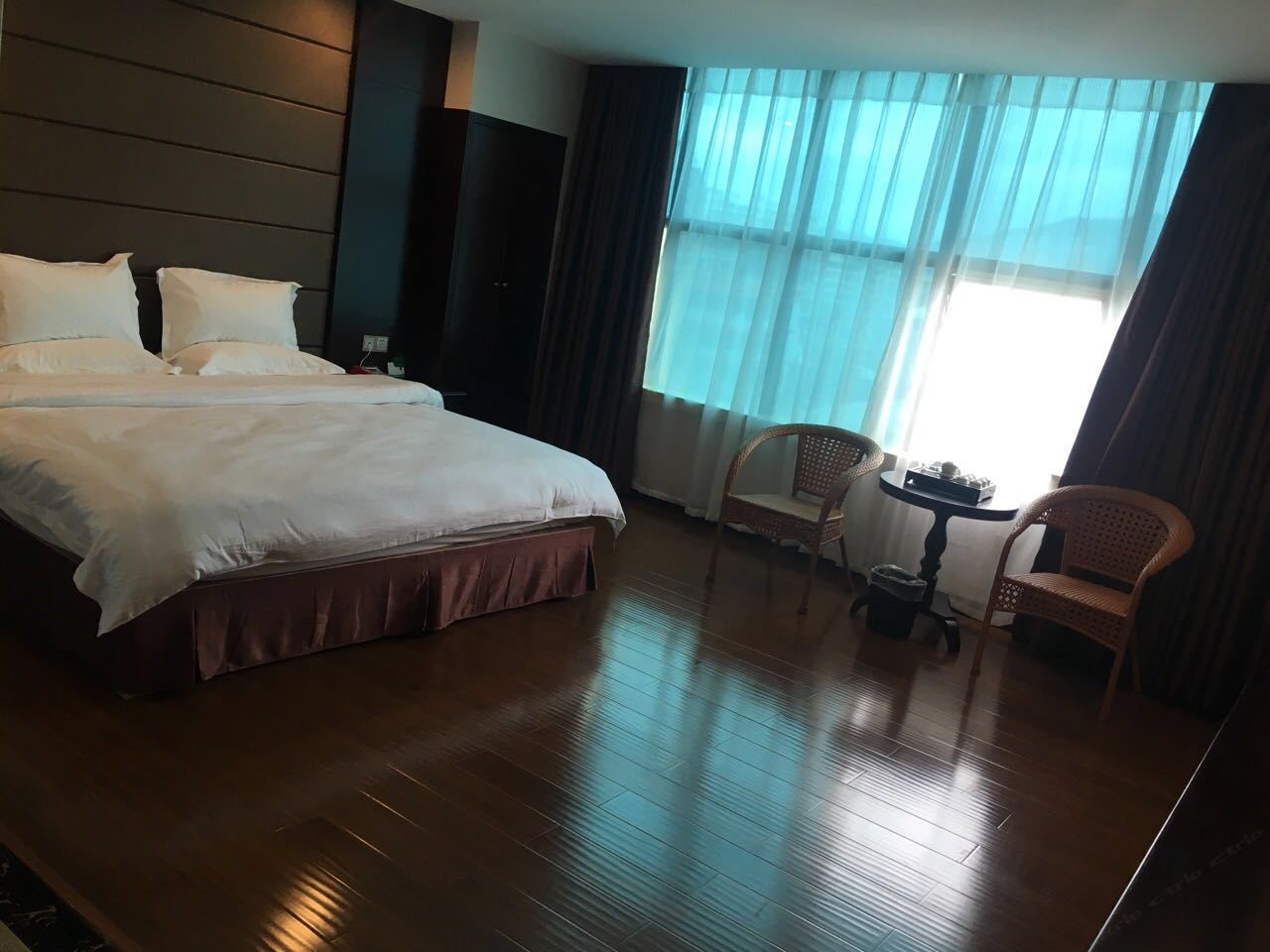 豪华商务大床房