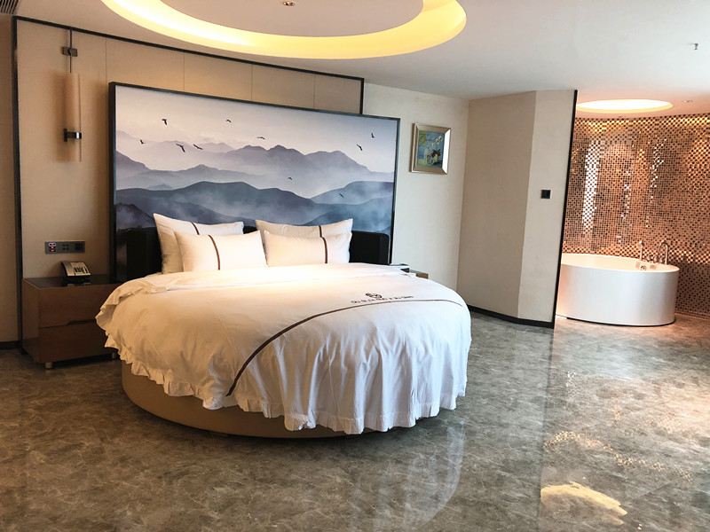 豪华圆床房