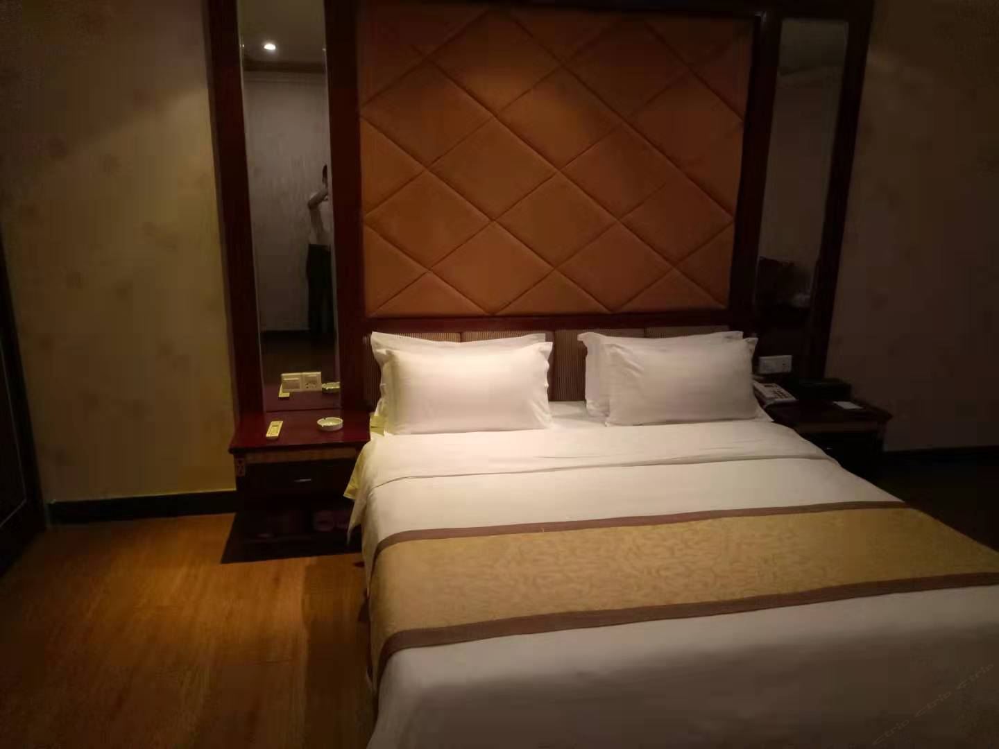 豪华舒适大床房