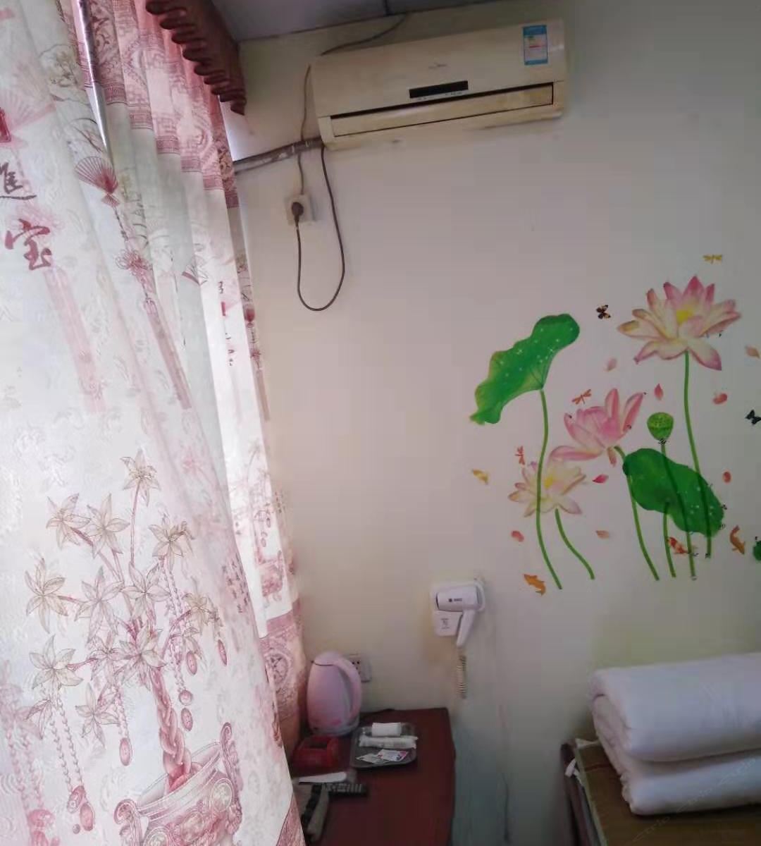 单间(公共卫浴)
