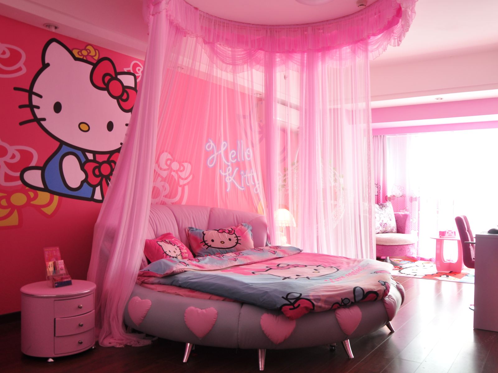 HelloKitty圆床房