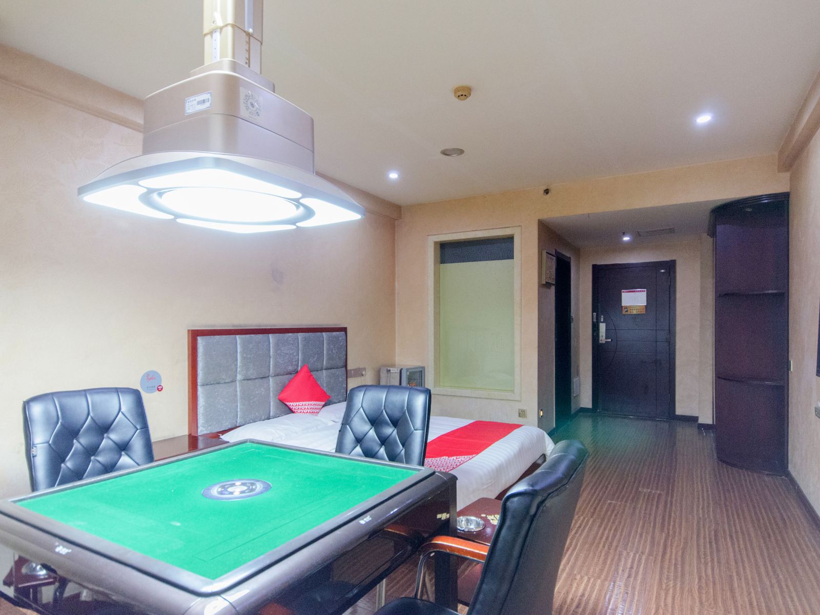 豪华棋牌大床房