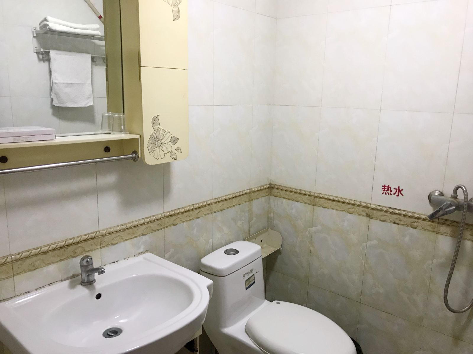标准双床房(无窗)