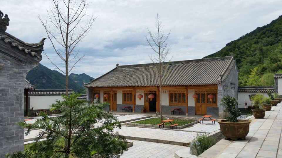 蓝田饶益蓝莓山庄
