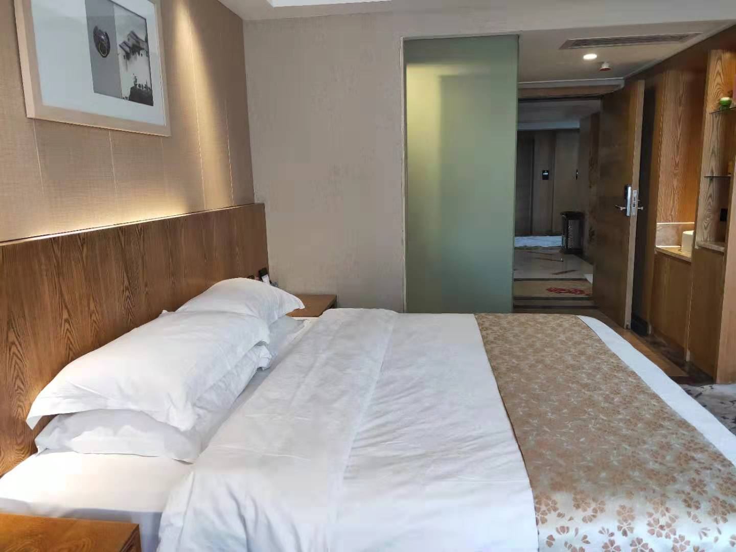 湖景大床房