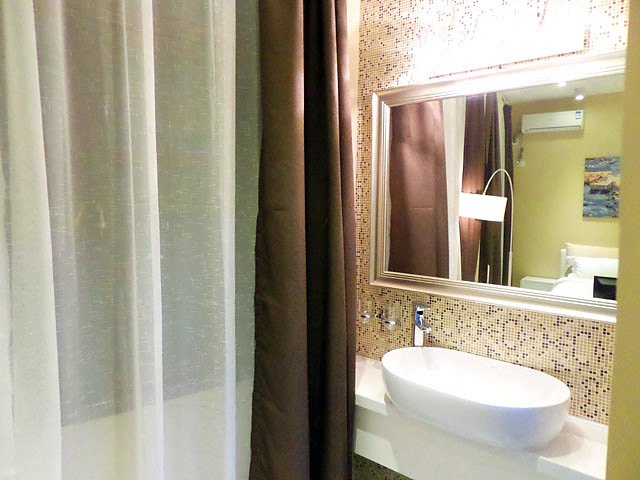 hotelPic