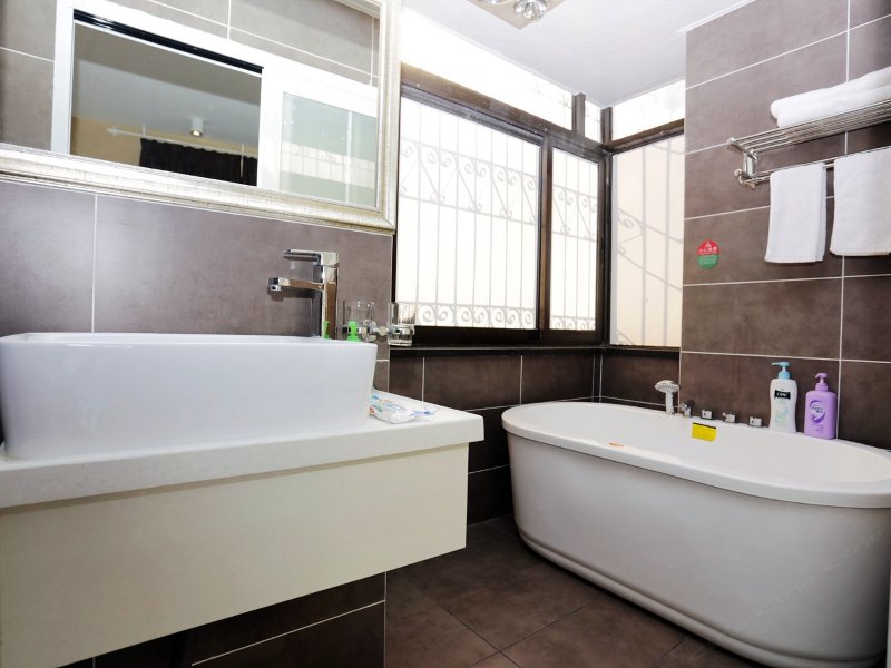 hotelPic