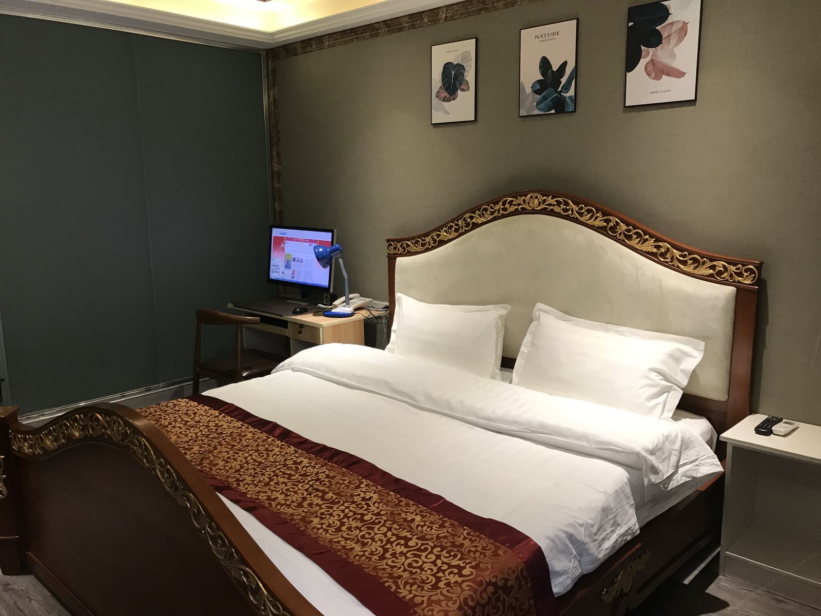 豪华大床房
