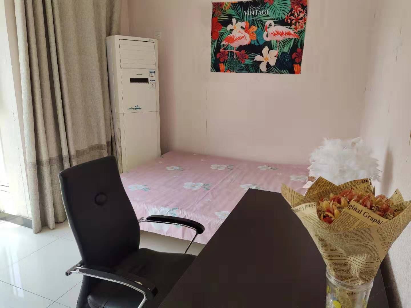 阳光大床房(公共卫浴)