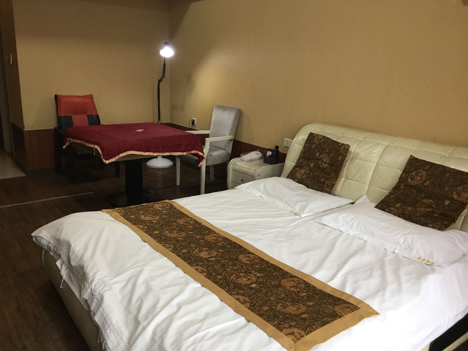 棋牌大床房