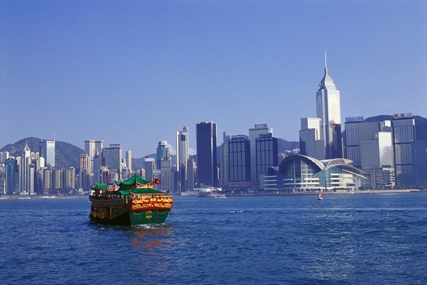 国庆节香港哪里好玩,十一游客人多吗?