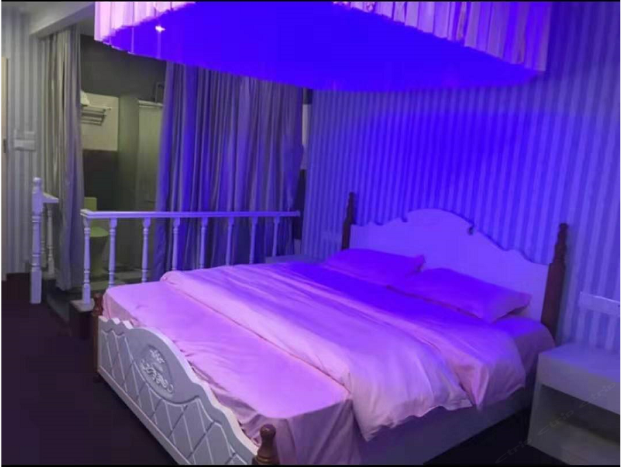 特惠圆床房