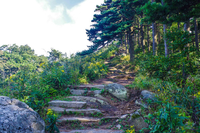 途牛首发巍峨白马尖险峻铜锣寨