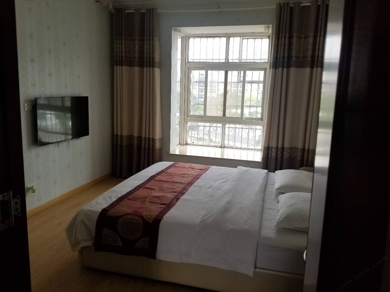 豪华大床房