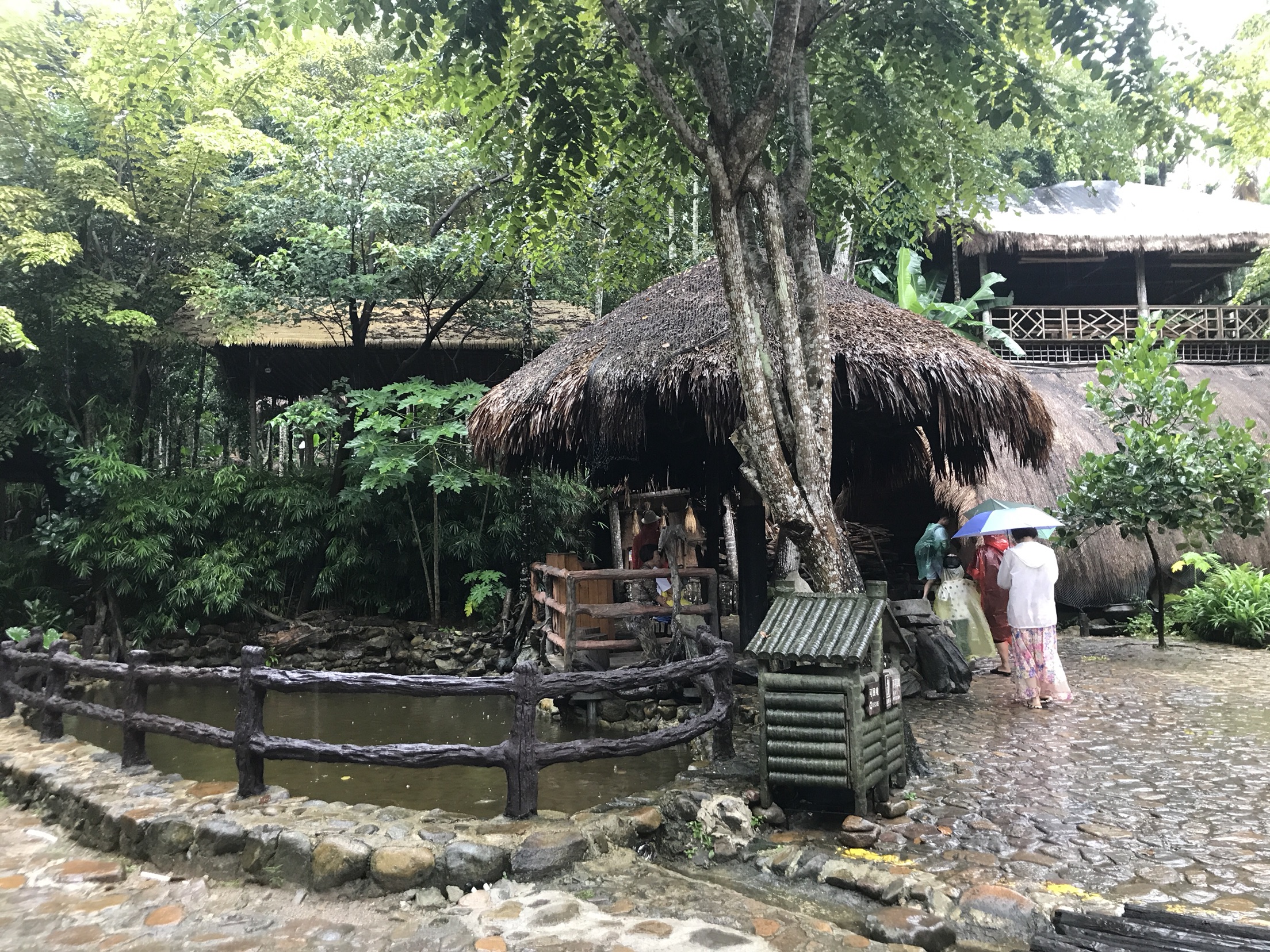 海南三亚槟榔谷1日游 黎苗文化民族风情游_途