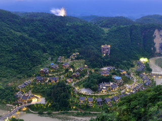 去湖南張家界游怎么省錢_湖南張家界2人旅游需要多少錢_8月湖南張家界旅游