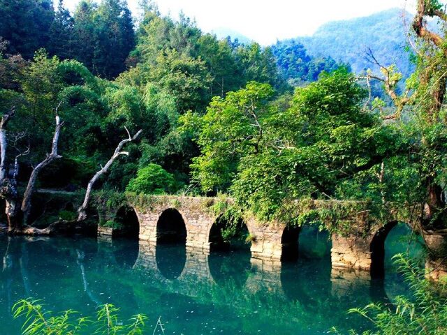 <贵阳-荔波小七孔-西江千户苗寨-朗德上寨-