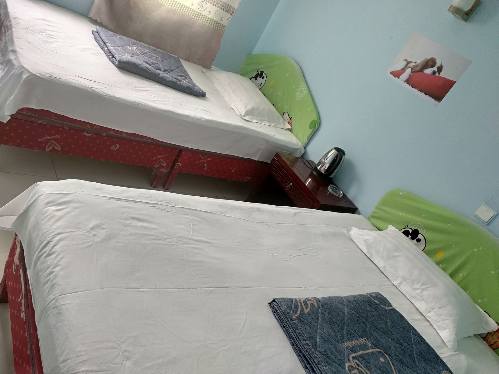 淡蓝双床房