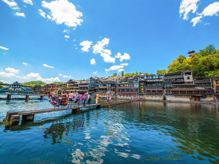 張家界玻璃棧道旅行團旅游報價_暑假張家界玻璃棧道游價格_深圳到張家界玻璃棧道旅游報價