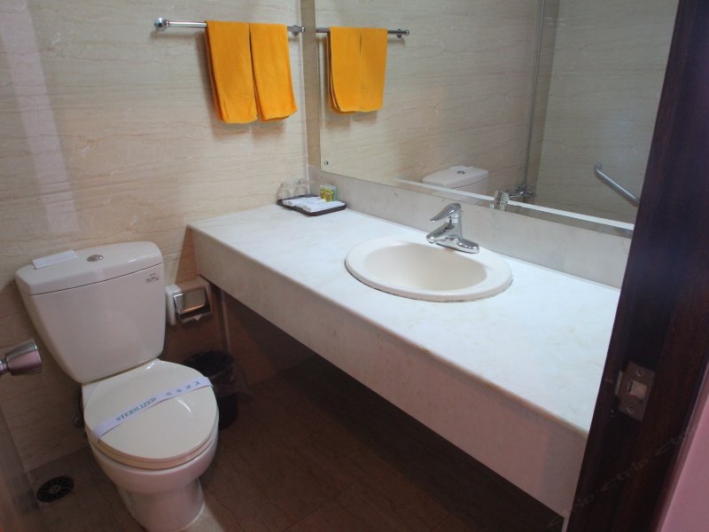 hotelPic
