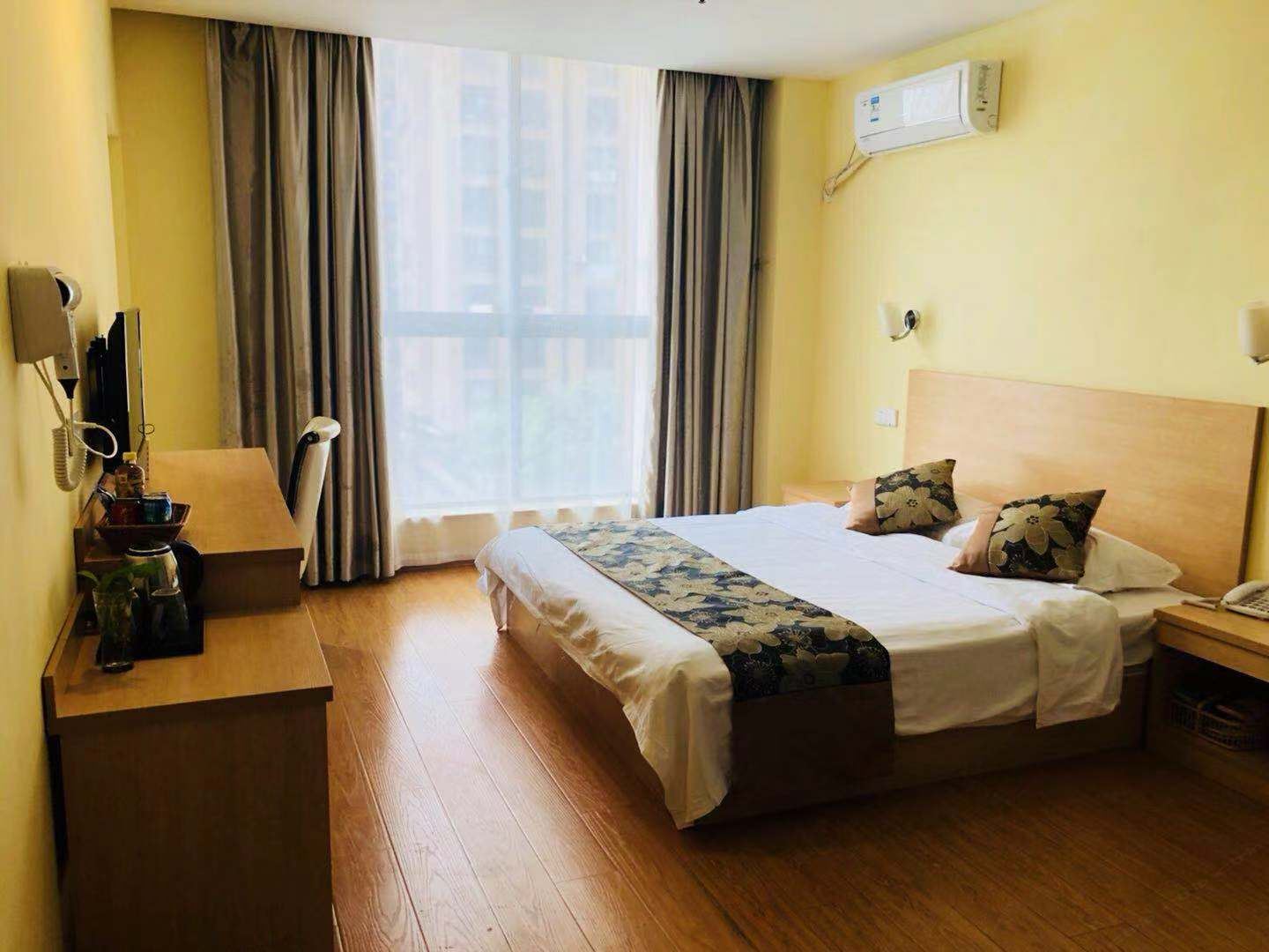 豪华大床房
