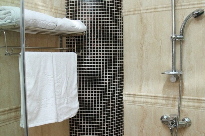 hotelPic