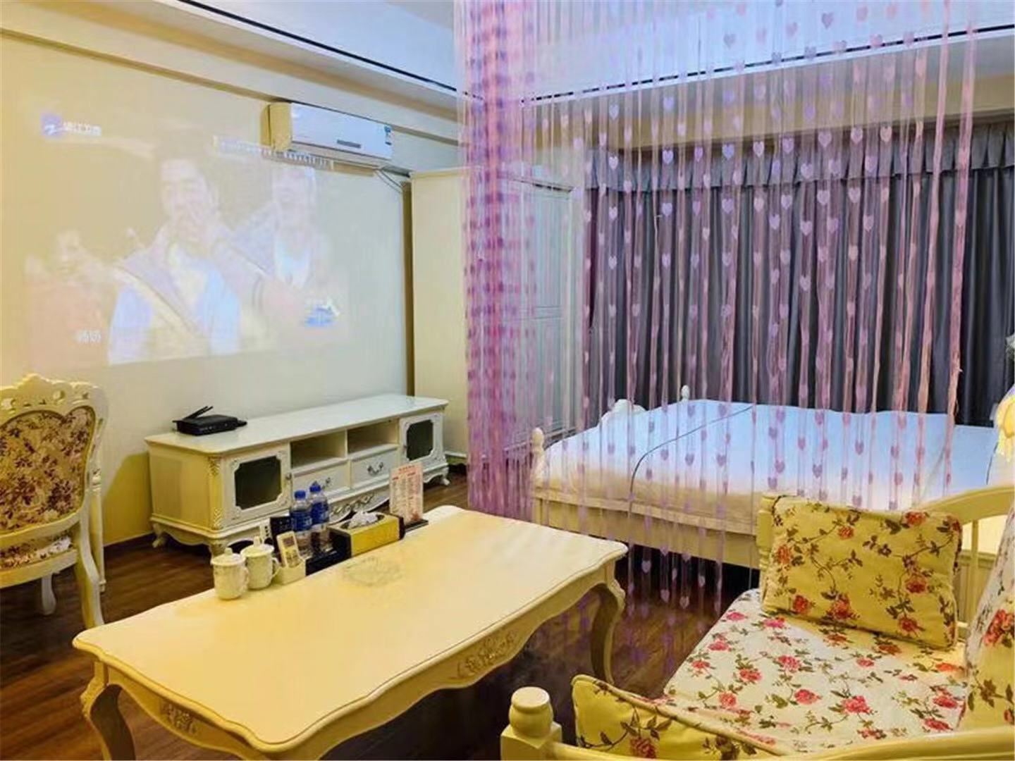 轻奢投影大床房