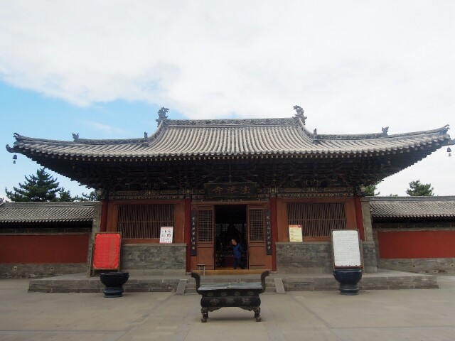 法华寺是庭院式佛教建筑,前后共四进院.