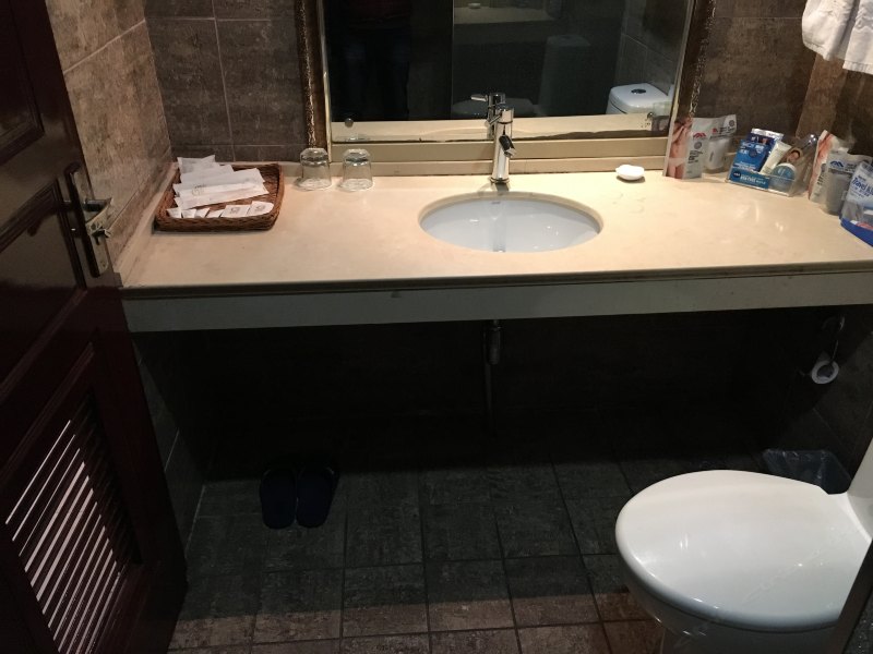 hotelPic