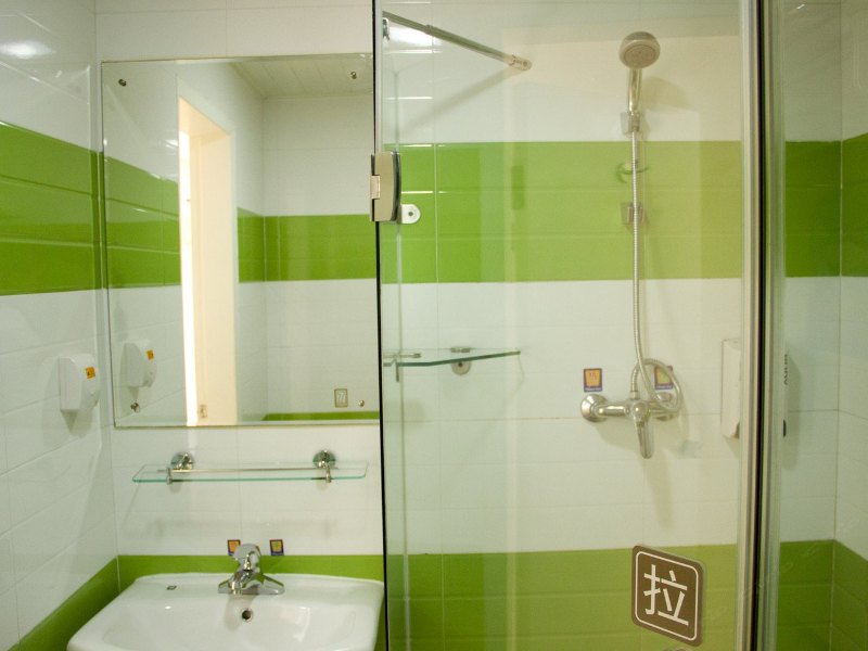 hotelPic