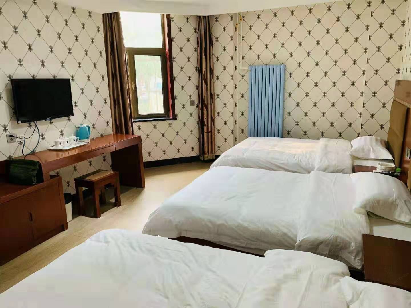 温馨三人间